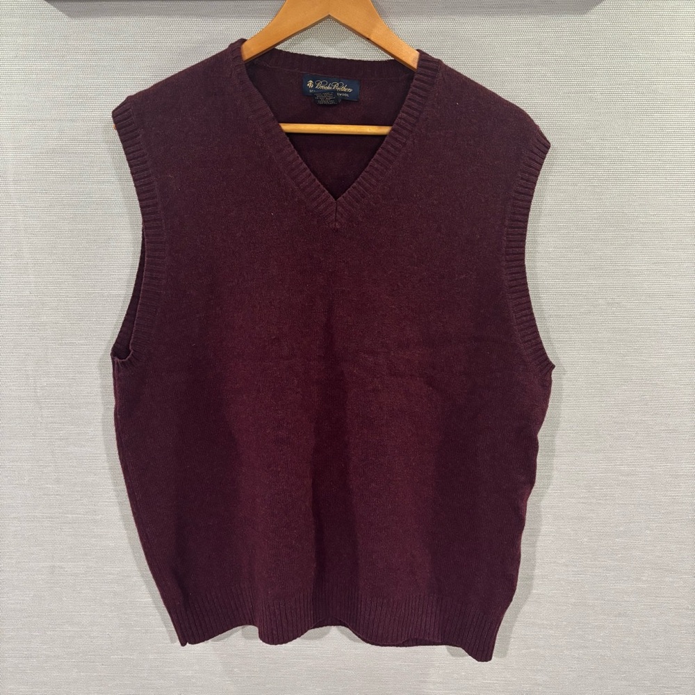 Brooks Brothers Mens Maroon V Neck Sweater-vest Scottish Lambswool 100% Medium